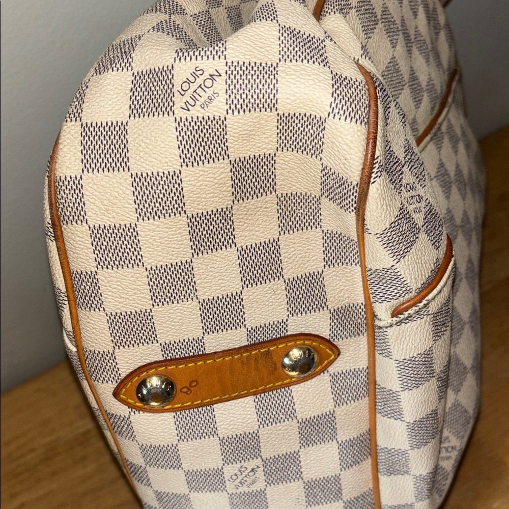 Louis Vuitton Damier Azur Shoulder Bag in Cream and Brown - Picture 5 of 9